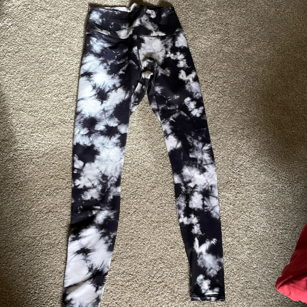 Black and white tie dye fabletics legging